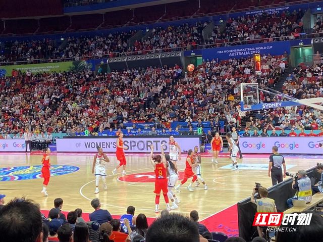 中国女篮在澳大利亚悉尼获2022年女篮世界杯赛亚军