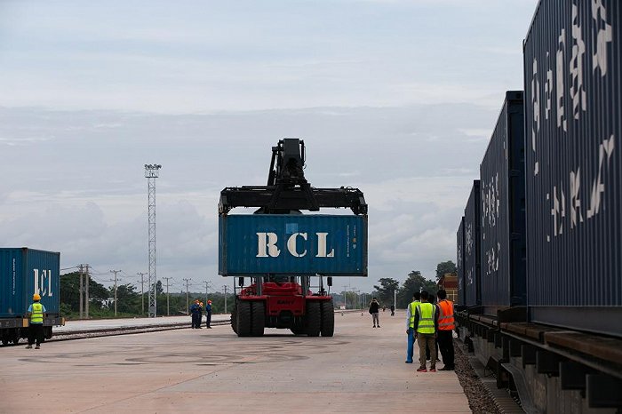 泰国老挝洽谈中老泰铁路连接计划