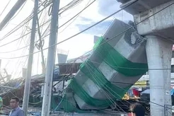 泰国曼谷在建高架桥发生垮塌