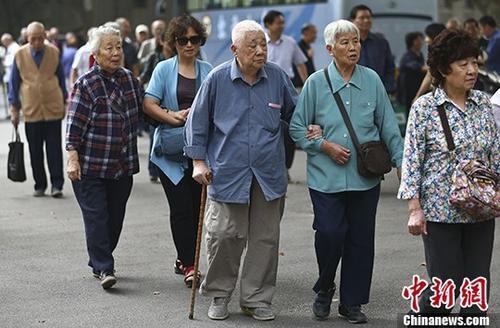 退休人员资料图。<a target='_blank'  data-cke-saved-href='http://www.chinanews.com/' href='http://www.chinanews.com/'>中新社</a>记者 泱波 摄