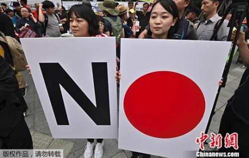 不去日本不买日货！被踢出白名单的韩国，反日怒火高涨