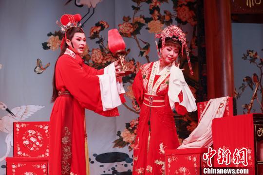 “越传统 越世界”越剧小镇举办首届戏剧节