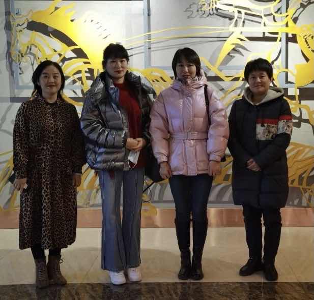 内蒙古鄂尔多斯市侨联党员干部年前观看优秀国防教育影片《守望相思树》