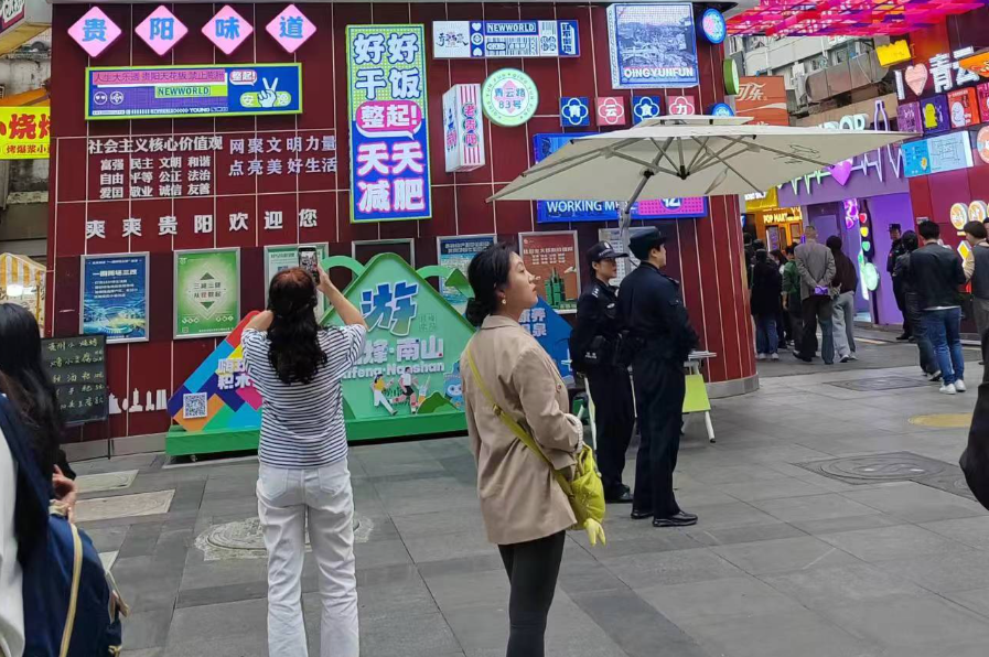 海外华媒夜访贵阳青云市集：发掘城市夜经济的新样本