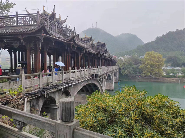 雨中游下司古镇；美不自美显于人文