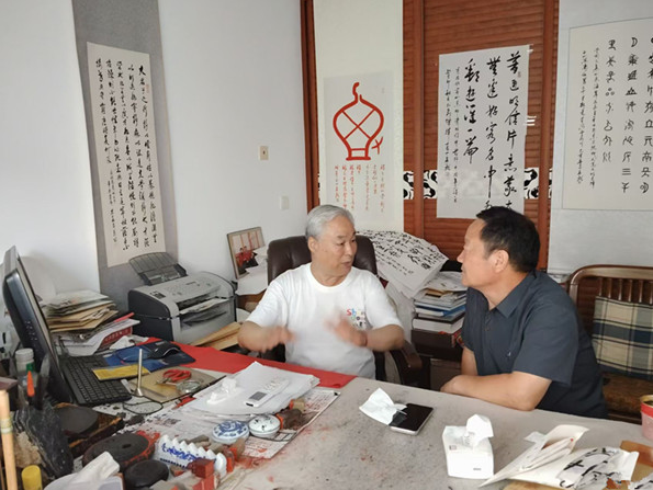 作家高文前与骨刻文破译者丁再献 沂南老乡携手共襄文化盛举