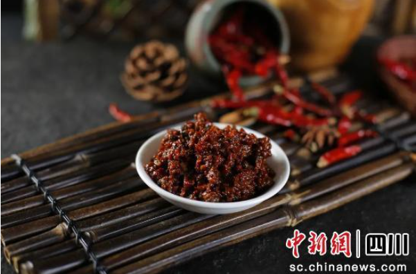 非遗技艺酿就百亿产业 “川菜之魂”郫县豆瓣香飘全球
