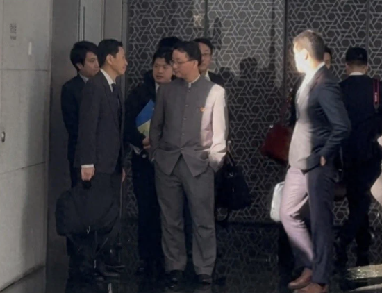 Senior Japanese official leaves China's Foreign Ministry without any response to media