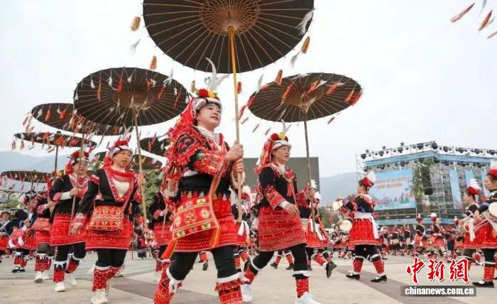 广东清远庆祝盘王节 八方来客共享瑶族盛会