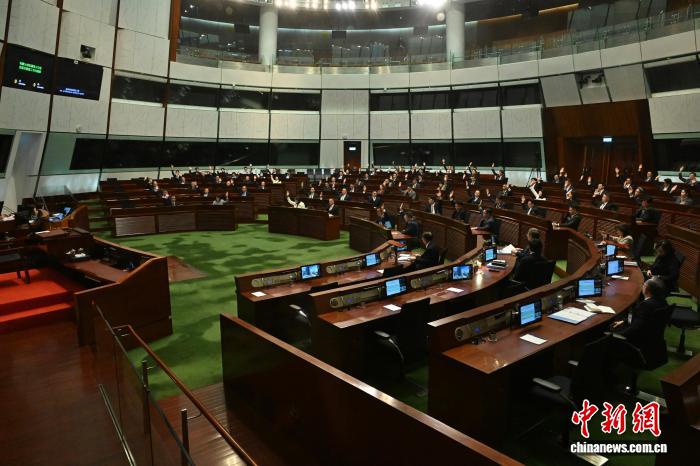 香港特区第八届立法会表决通过大埔火灾后支援及重建工作议案