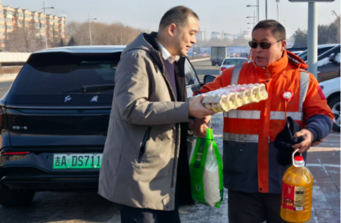 长春市绿园区多街道开展冬日关怀活动