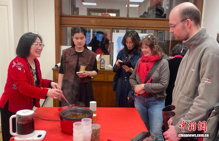 布鲁塞尔孔子学院举办马年新春联欢活动